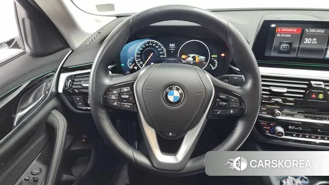 BMW 5 Series (G30) 2019 Белый из Кореи, фото 4
