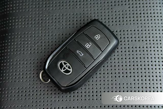 Toyota Camry 2024 Черный из Китая, фото 4