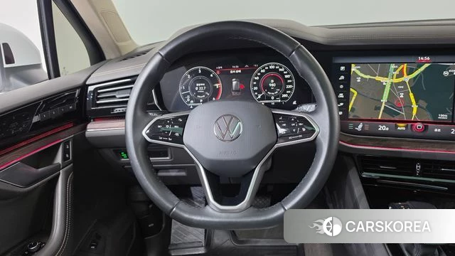 Volkswagen Touareg 3rd generation 2021 Белый из Кореи, фото 4