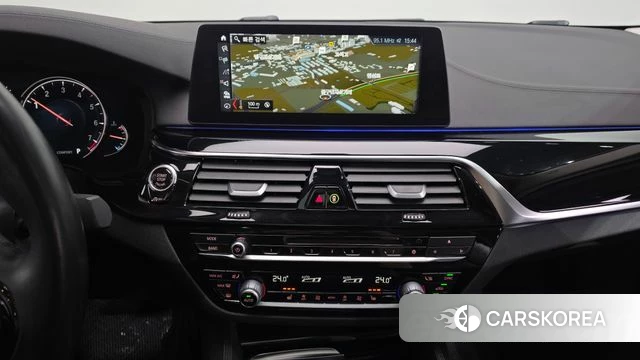 BMW 5 Series (G30) 2018 Белый из Кореи, фото 4
