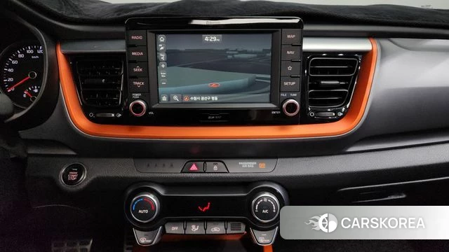 Kia Stonic 2018 Белый из Кореи, фото 4
