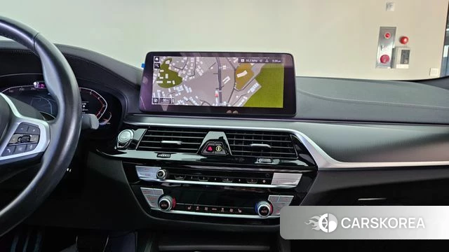 BMW 5 Series (G30) 2022 Белый из Кореи, фото 4