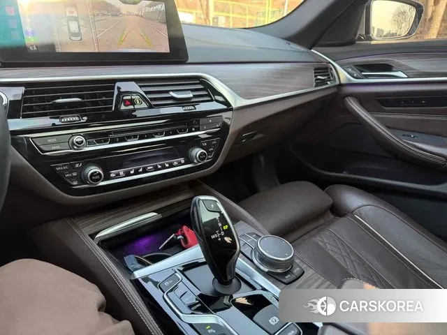 BMW 5 Series (G30) 2018 Цвет галактики из Кореи, фото 4