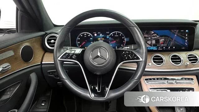 Mercedes-Benz E-Class W213 2022 Белый из Кореи, фото 4