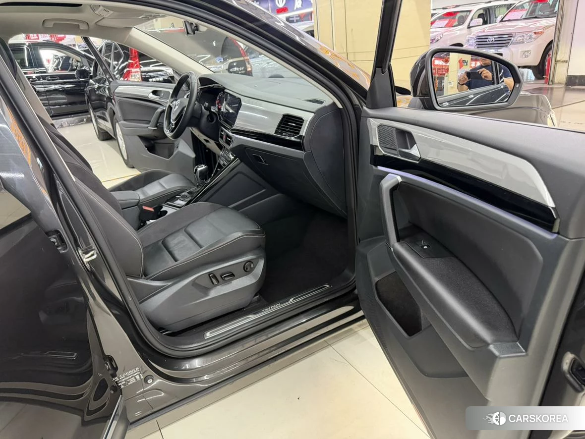 Volkswagen Tanyue 2021 Серебристо-серый из Китая, фото 4