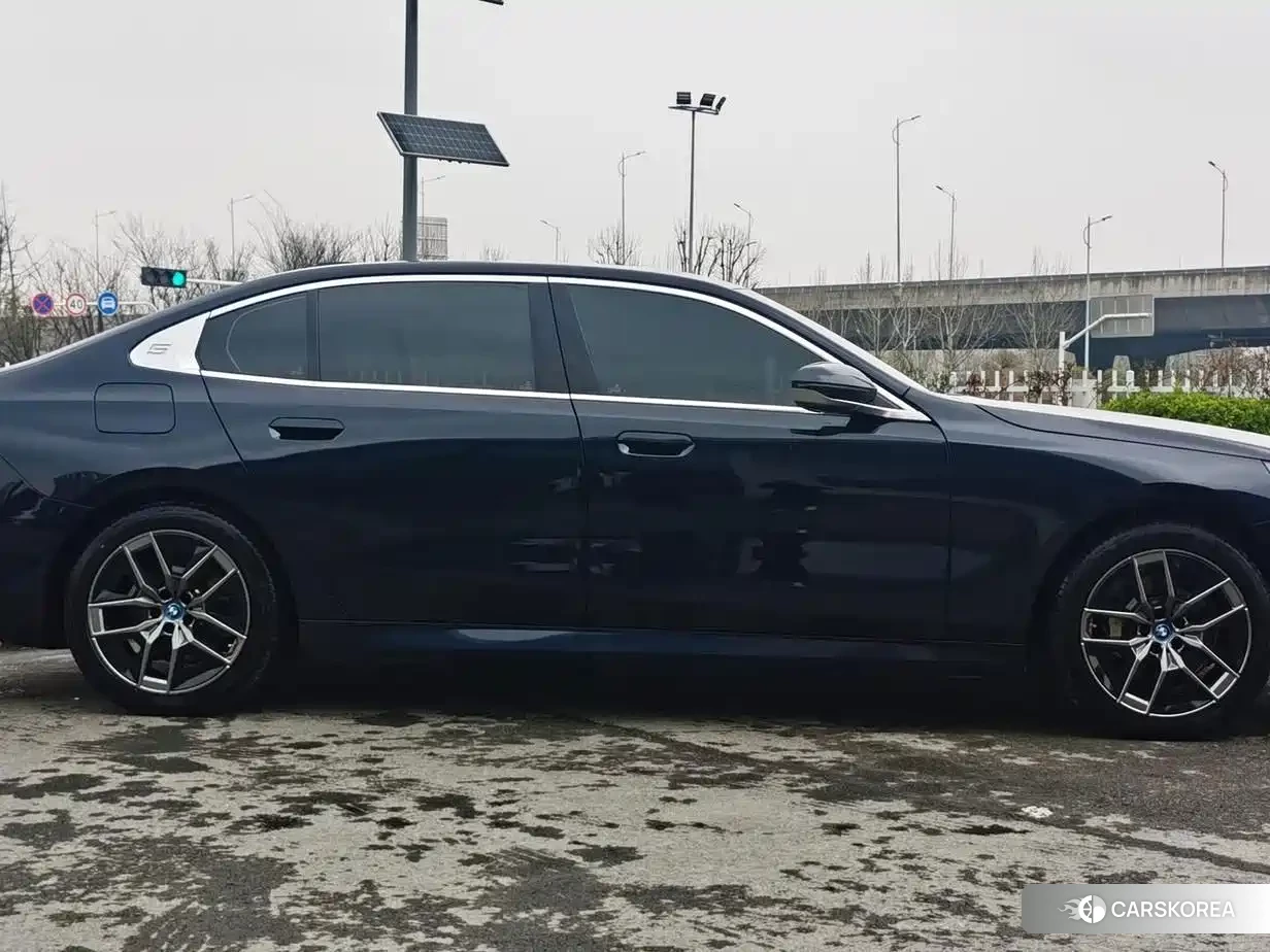 BMW i5 2025 Черный из Китая, фото 4