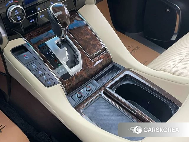 Toyota Elfa 2022 Белый из Китая, фото 4