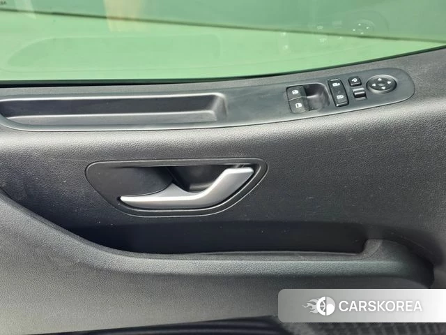 Hyundai Staria 2022 Белый из Кореи, фото 4