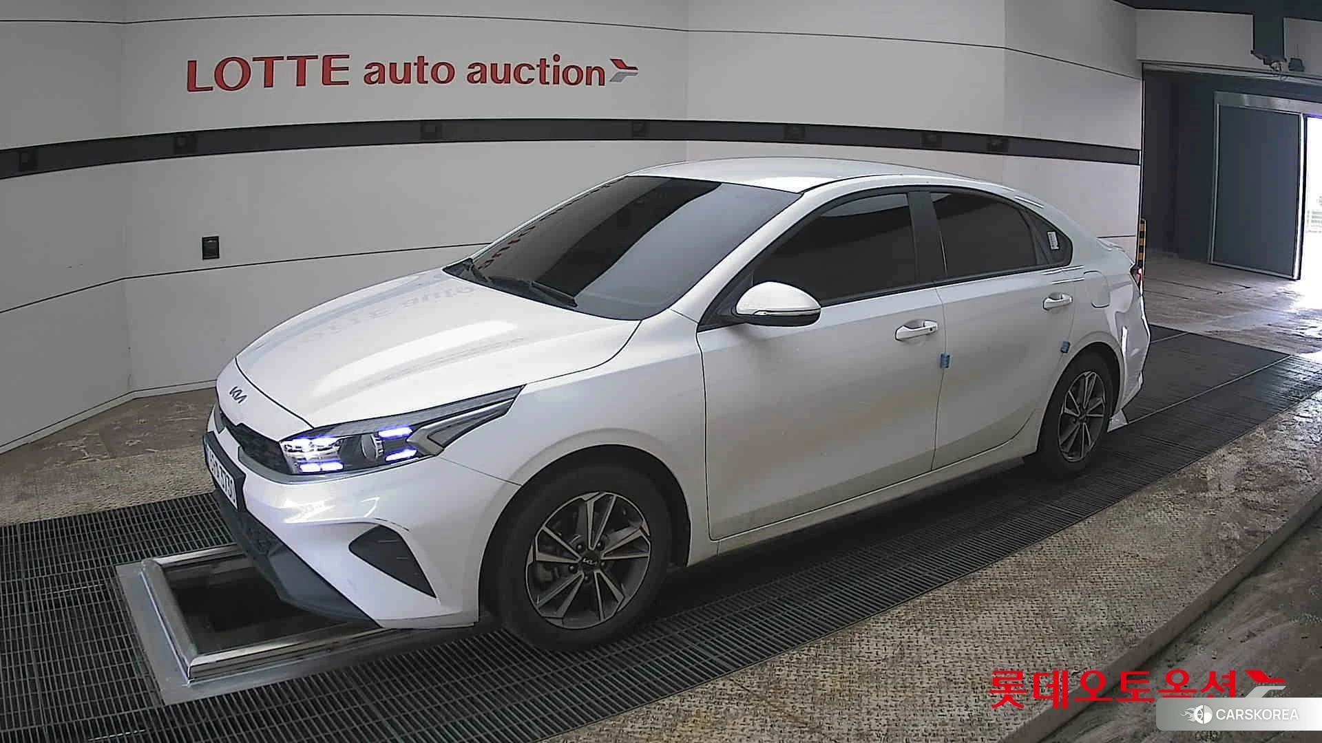 Kia K3 2022 Snow White Pearl из Кореи, фото 4