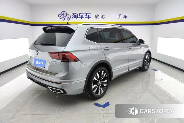 Volkswagen Tiguan L 2022 Темно-серый из Китая, фото 4