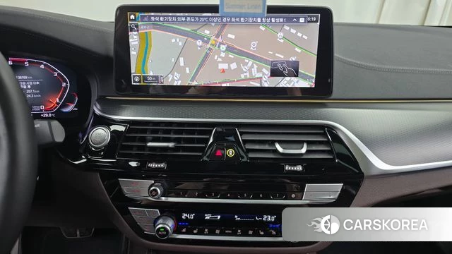 BMW 5 Series (G30) 2023 Белый из Кореи, фото 4