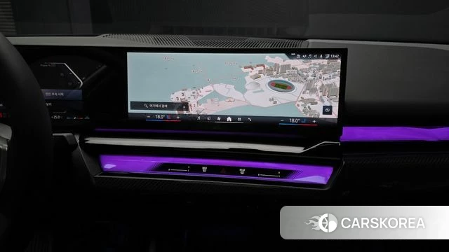 BMW 5 Series (G60) 2025 Белый из Кореи, фото 4