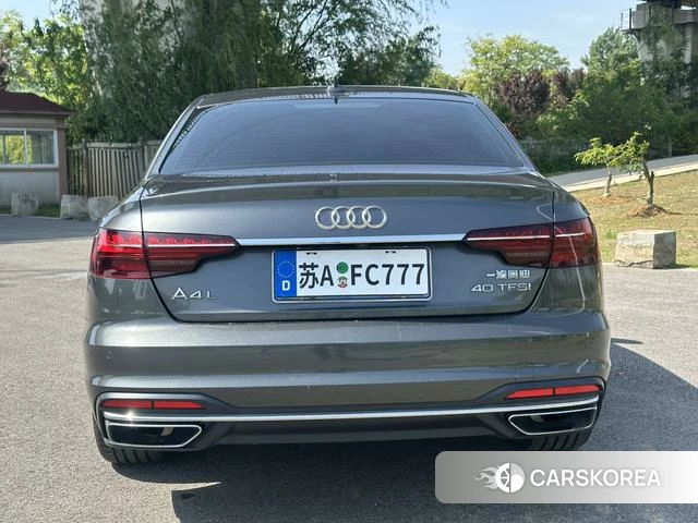 Audi A4L 2022 Темно-серый из Китая, фото 4