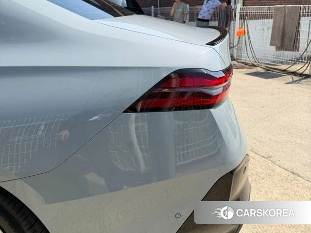 BMW 5 Series (G60) 2025 Серебристо-серый из Кореи, фото 4