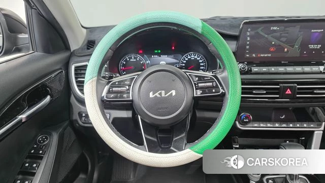 Kia Seltos 2021 Черный из Кореи, фото 4