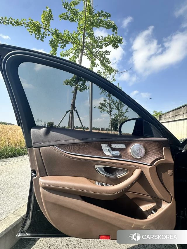 Mercedes-Benz E-class 2023 Черный из Китая, фото 4