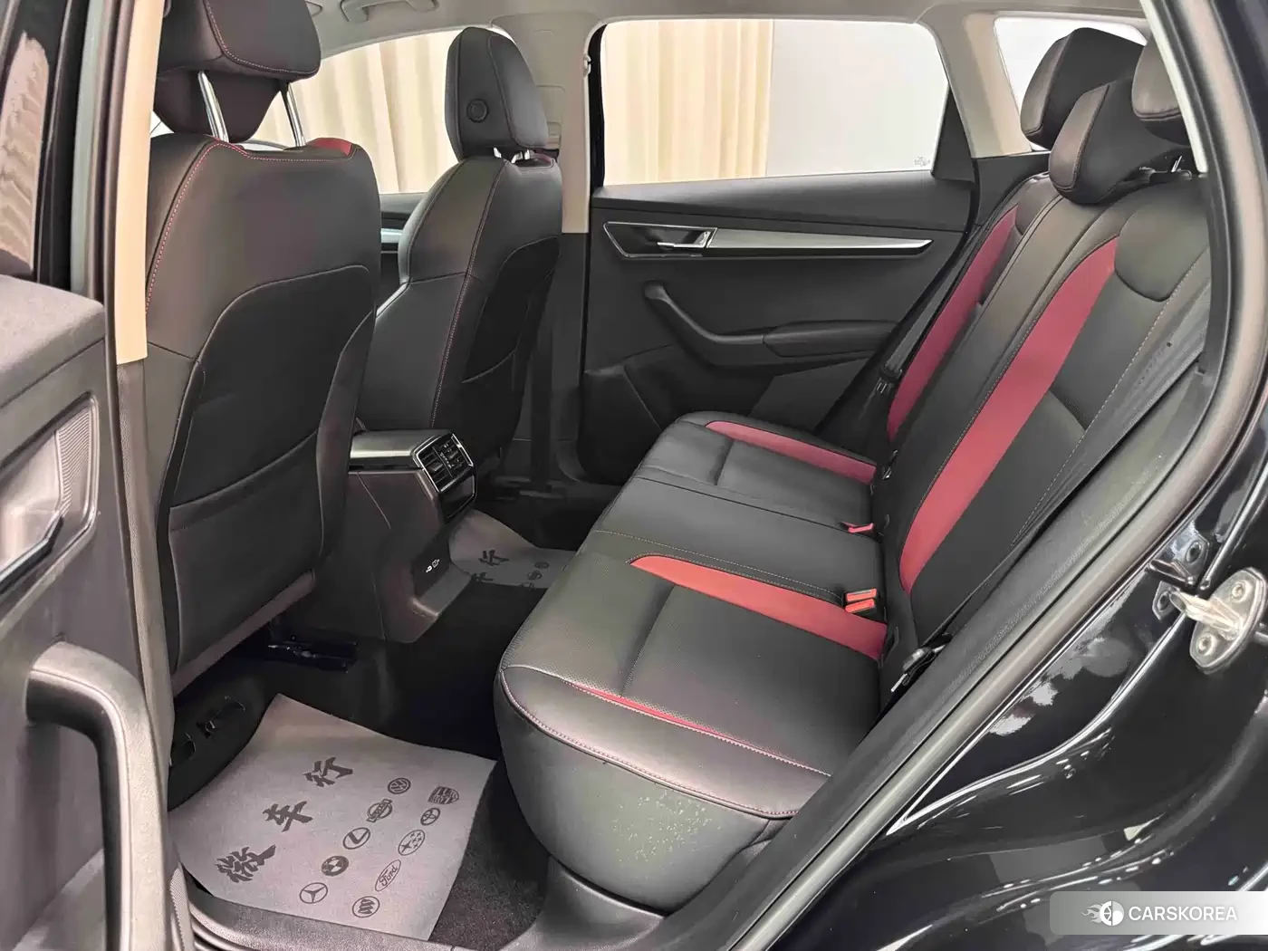 Skoda Karoq 2023 Черный из Китая, фото 4