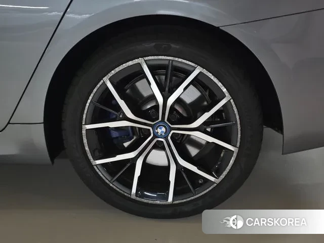 BMW 5 Series (G30) 2023 Серый из Кореи, фото 4