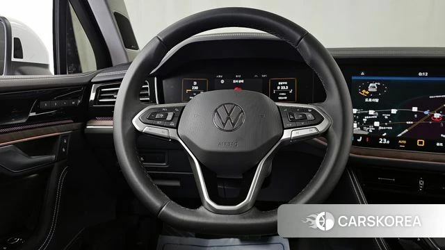 Volkswagen Touareg 3rd generation 2025 Белый из Кореи, фото 4