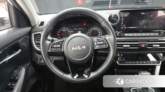 Kia Seltos 2022 Белый из Кореи, фото 4