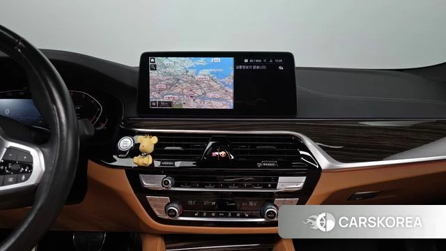 BMW 5 Series (G30) 2021 Белый из Кореи, фото 4
