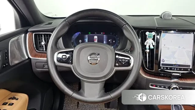 Volvo XC60 second Generation 2023 Белый из Кореи, фото 4