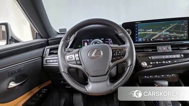 Lexus ES300h 7th generation 2023 Белый из Кореи, фото 4