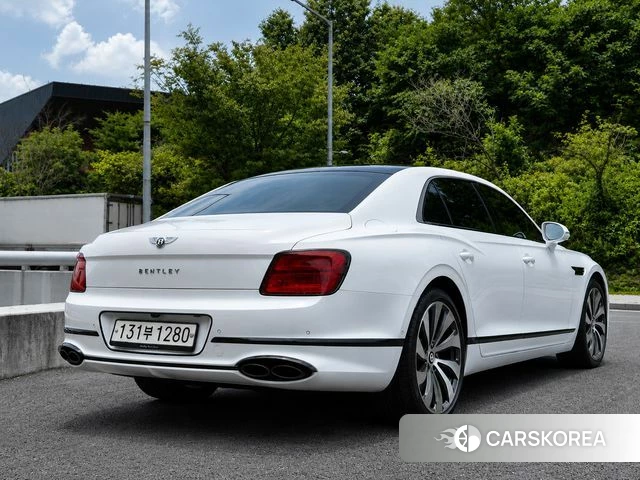 Bentley Flying Spur 3rd Generation 2022 Серебристо-серый из Кореи, фото 4