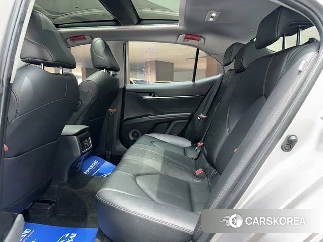 Toyota Camry 2023 Серебристо-серый из Китая, фото 4