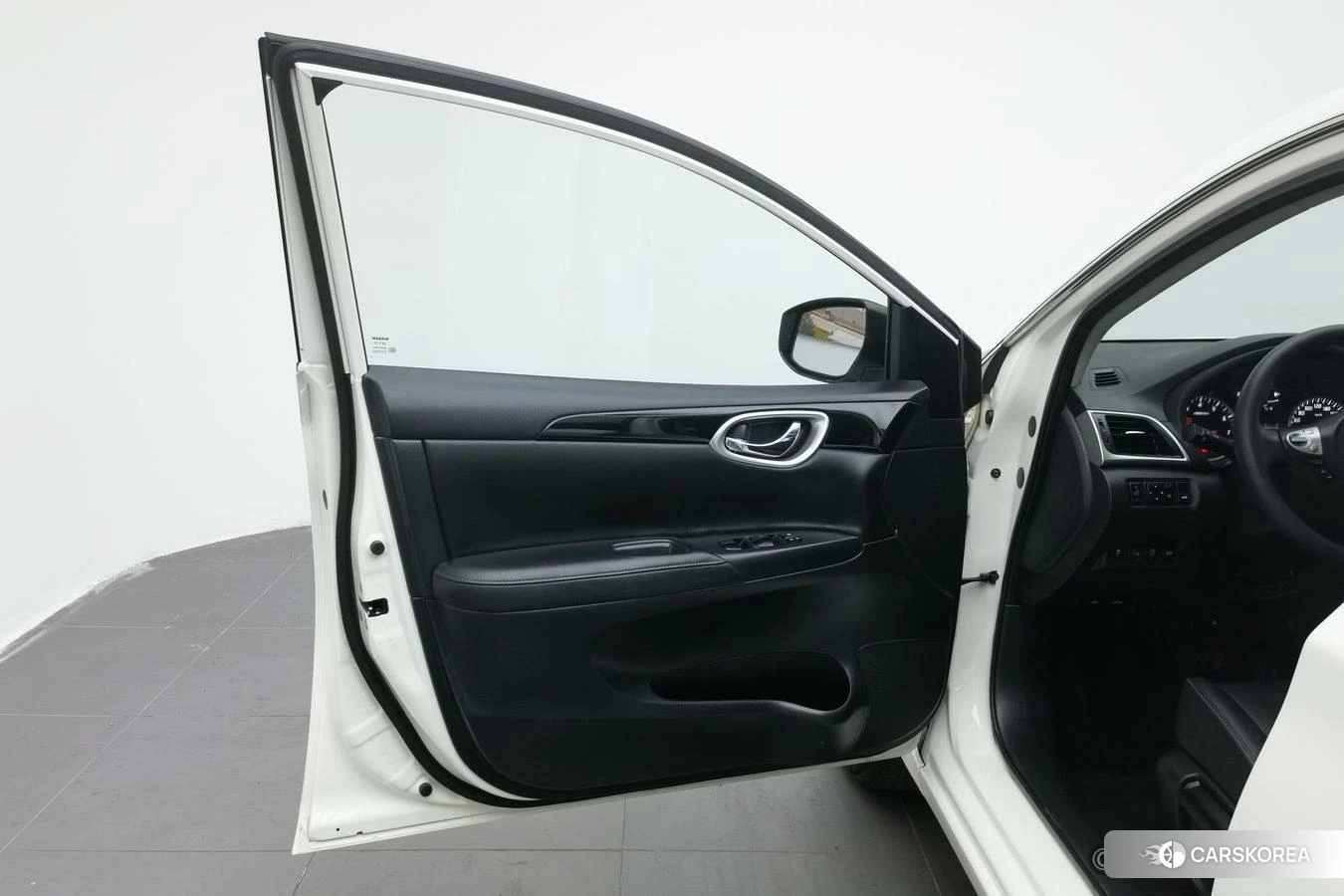 Nissan Sylphy 2021 Белый из Китая, фото 4