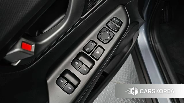 Hyundai Kona 2018 Светло-серебряный цвет из Кореи, фото 4