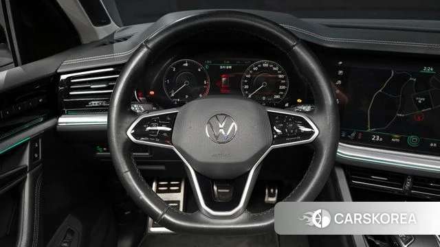 Volkswagen Touareg 3rd generation 2021 Черный из Кореи, фото 4