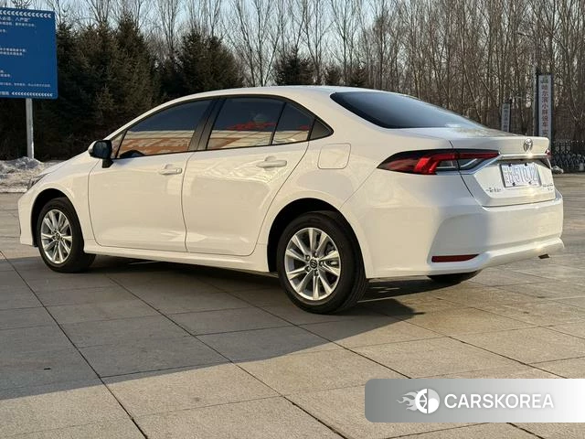 Toyota Corolla 2023 Белый из Китая, фото 4