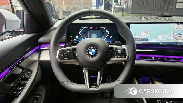 BMW 5 Series (G60) 2025 Цвет галактики из Кореи, фото 4