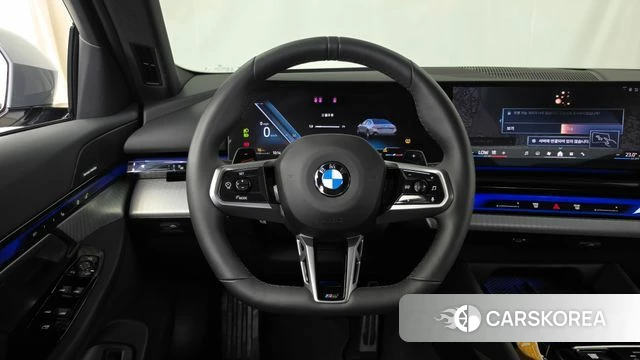 BMW 5 Series (G60) 2025 Цвет галактики из Кореи, фото 4