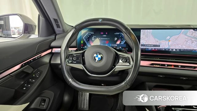 BMW 5 Series (G60) 2025 Серый из Кореи, фото 4