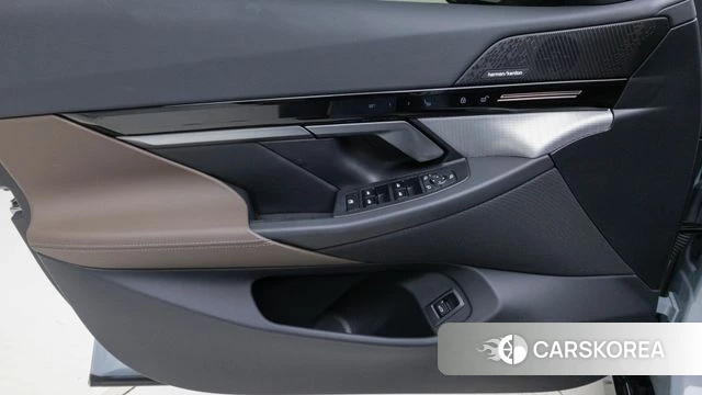 BMW 5 Series (G60) 2024 Небесно-голубой из Кореи, фото 4