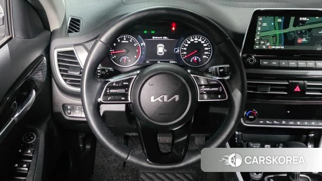 Kia Seltos 2022 Белый из Кореи, фото 4