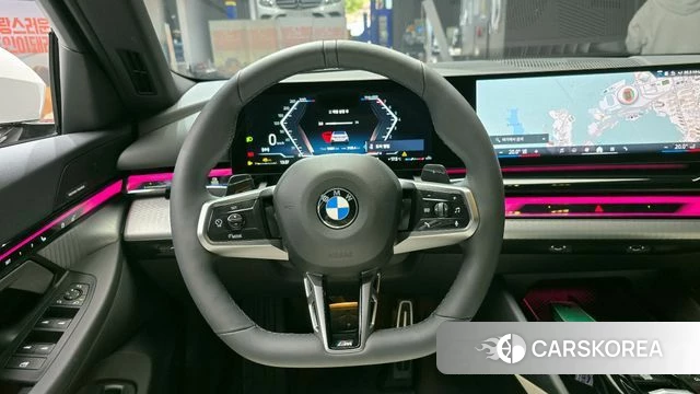 BMW 5 Series (G60) 2025 Белый из Кореи, фото 4