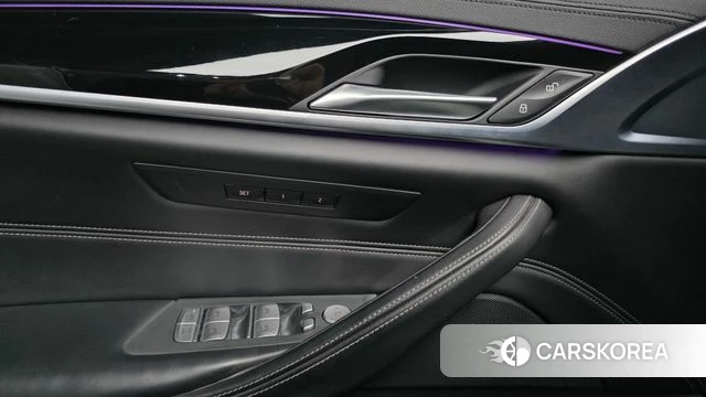 BMW 5 Series (G30) 2019 Белый из Кореи, фото 4