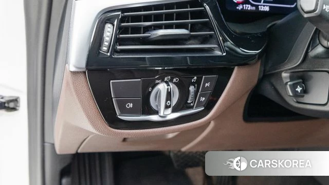 BMW 5 Series (G30) 2021 Белый из Кореи, фото 4