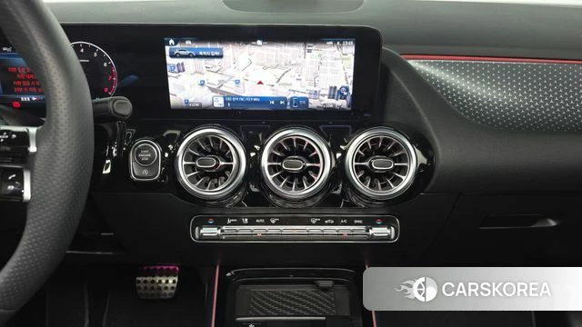 Mercedes-Benz GLA - Class H247 2025 Черный из Кореи, фото 4