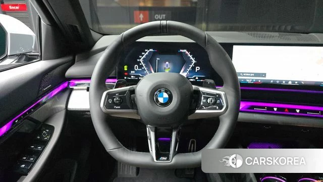 BMW 5 Series (G60) 2025 Серебристо-серый из Кореи, фото 4