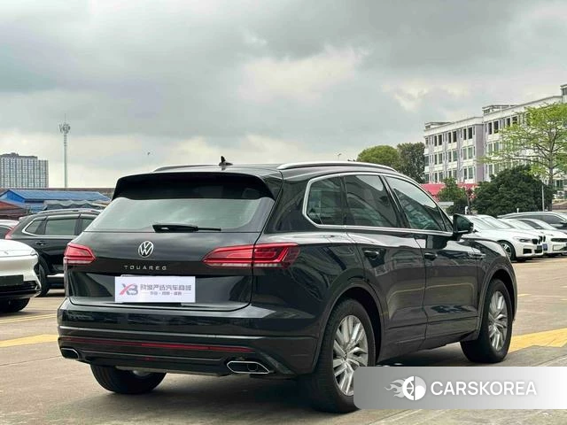 Volkswagen Touareg 2023 Черный из Китая, фото 4