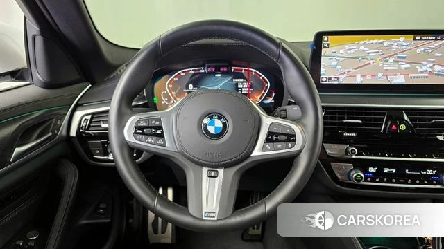 BMW 5 Series (G30) 2023 Белый из Кореи, фото 4