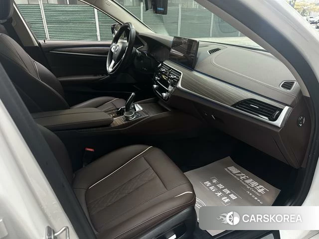 BMW 5 series PHEV 2022 Белый из Китая, фото 4