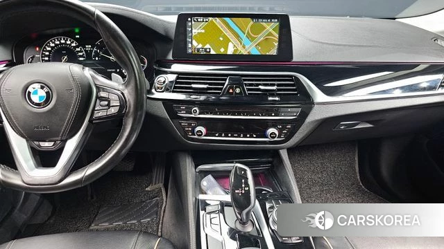 BMW 5 Series (G30) 2018 Белый из Кореи, фото 4