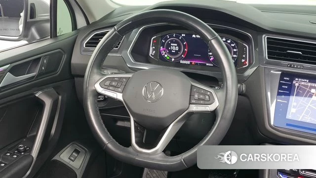 Volkswagen Tiguan Allspace 2023 Белый из Кореи, фото 4