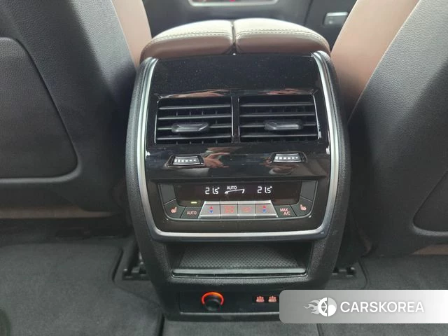 BMW X5 (G05) 2024 Светло-серебряный цвет из Кореи, фото 4