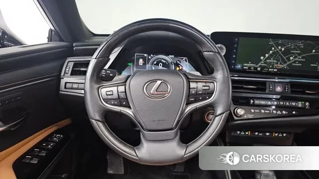 Lexus ES300h 7th generation 2022 Черный из Кореи, фото 4